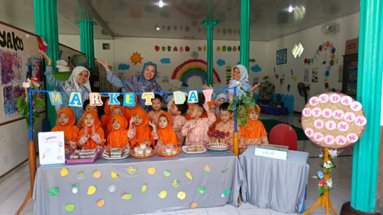 Read more about the article MARKET DAY DI PAUD TERPADU TRAJU MAS: Belajar Jual Beli dengan Seru!